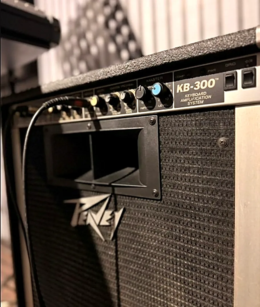 Peavey KB-300 keyboard amplifier